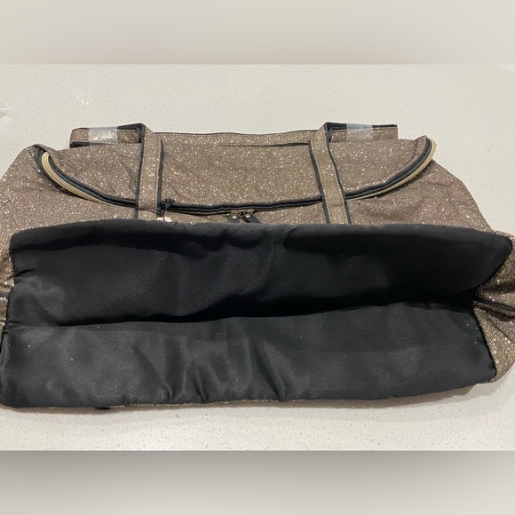 Victoria’s Secret glitter fold over glitter leisure bag. NWT - Picture 9 of 12